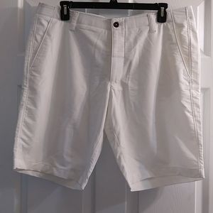 men's shorts size 40, Under Armour white